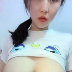 好久不见！OnlyFans辛尤里重出江湖黑丝浴室精油推拿